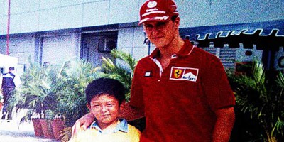 Berpose bersama legenda F1 Michael Schumacher. Akankah Rio mengikuti jejak Schumacher menjadi kampiun F1?