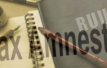 Ratusan Buruh Tolak Tax Amnesty di Depan Mahkamah Konstitusi