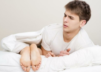 TIPS RUMAHAN: Terlalu Lama Pakai Sepatu? Lakukan Ini Untuk Menghilangkan Bau Kaki