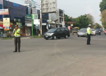 INFO WARGA: “Tolong Jalan di Perempatan Colomadu Diperbaiki”