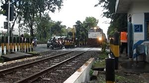INFO WARGA: Menunggu Gerak Cepat Perbaikan Jalan