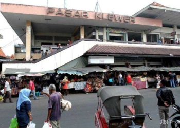 DINAMIKA 103 : Pedagang Klewer vs Pedagang Bermobil
