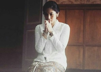 Tanggapi Insiden Tepis Tangan Fans, Begini Klarifikasi Dian Sastro