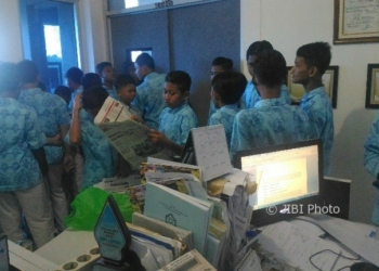 Sejumlah Siswa Kelas Tujuh Serbu Solopos.FM