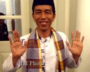 Jokowi Pakai Baju Adat Betawi Untuk Sambut Raja Swedia