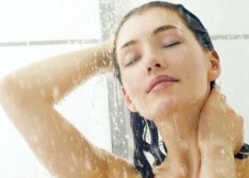 Hindari 5 Kesalahan Ini Saat Mandi Agar Kulit Tetap Sehat