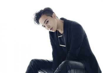 Album G-Dragon Puncaki Tangga Billboard