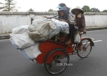 Alat Transportasi Tradisional ini Masih Digunakan Warga