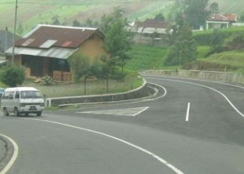 Plastik Diyakini Bisa Perkuat Jalan
