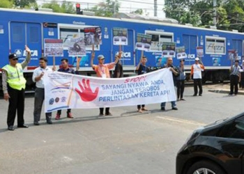 Wajib Tahu Aturan Keselamatan di Perlintasan Kereta Api!