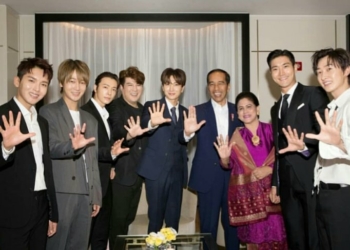 Super Junior Foto Bareng Jokowi di Korea