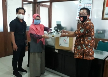 Lawan Corona, Solopos FM serahkan bantuan Alkes