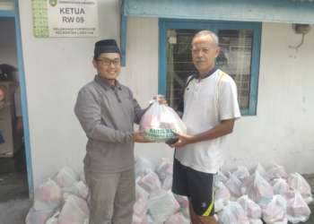 Antisipasi Efek Ekonomi Covid-19, Baitul Maal Muhammadiyah Kottabarat Salurkan Sembako untuk Dhuafa