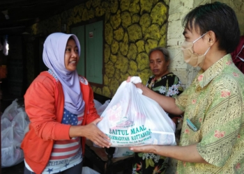 Gotong Royong Meringankan Dampak COVID-19