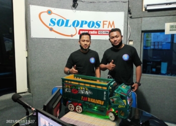 Pengrajin miniatur truk oleng karanganyar