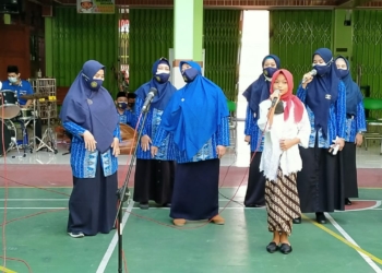 Rajwa Aisyah Mau’ida Izzati menyanyikan lagu Nusantaraku