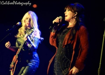 Heart, band yang mempopulerkan lagu Alone.