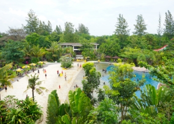 Jogja Bay Gelar Vaksinasi dan Program Gratis Berenang Untuk Nakes