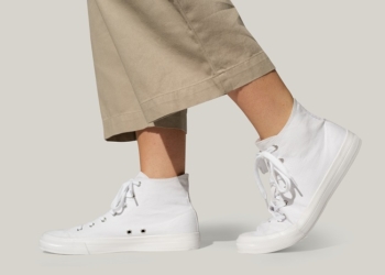 merawat sepatu