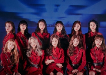 LOONA "Shake It" Puncaki Billboard