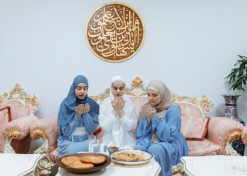 Biar Tambah Berkah, Lakukan Tata Cara dan Adab Berbuka Puasa Ini Yuk, Sob!