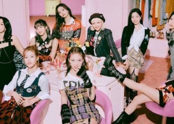MV TWICE "SIGNAL" Mencapai 300 Juta Tayangan