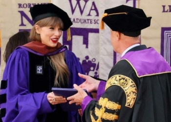 Taylor Swift Raih Gelar Kehormatan