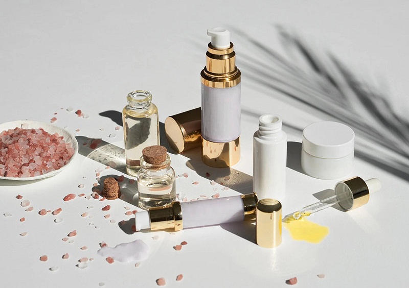 Pergi Liburan? Cek Skincare yang Perlu Dibawa Saat Liburan!