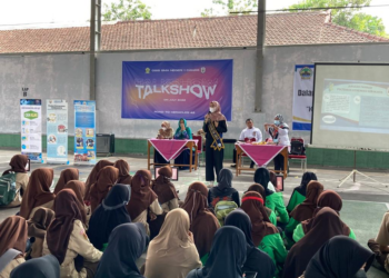 edukasi dari Duta Kosmetik Aman Surakarta kepada siswa SMAN 1 Klaten