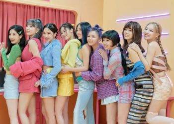 girl grup TWICE (soompi.com)