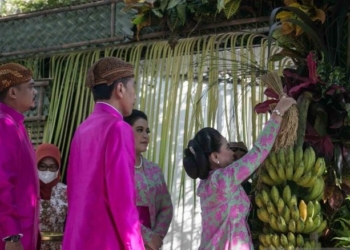 Sejumlah Menteri Ikut Menyirami Kaesang Pangarep