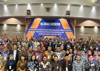 Foto bersama usai penandatanganan perjanjian kerja sama antara UNSA dengan Kemendikbudristek di Tangerang Banten.