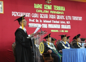 UTP Surakarta Kukuhkan Achmad Fatchul Aziez Sebagai Guru Besar Pertamanya