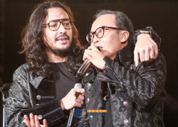 Dewa 19 Featuring All Stars di Stadion Manahan, Solo.