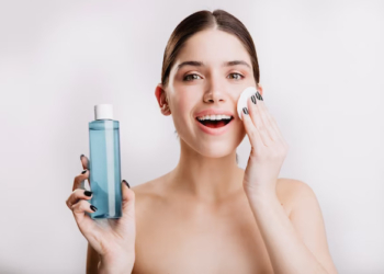 Tidak Sebatas Pembersih Wajah, Ini 4 Manfaat Micellar Water