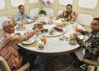 Presiden Joko Widodo makan siang bersama tiga bakal capres