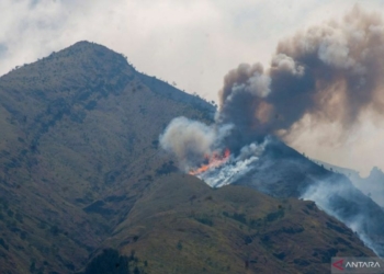 Kebakaran Gunung Merbabu Akan Dipadamkan dengan “Water Boombing”