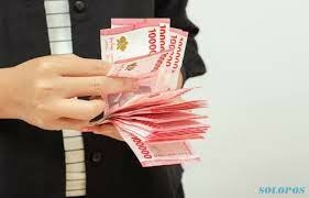 Menaker Ida Fauziyah Pastikan Upah Minimum 2024 Naik