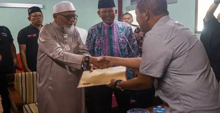 Abu Bakar Ba’asyir Serahkan Surat Nasihat Ke Ganjar Pranowo, Ini Isinya!