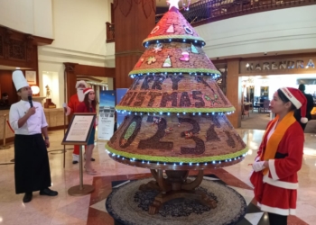 Pohon Natal Unik di The Sunan Hotel Solo