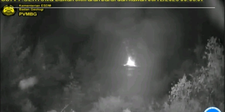 Gunung Anak Krakatau Kembali Erupsi, Masyarakat dan Nelayan Diimbau Tidak Mendekat