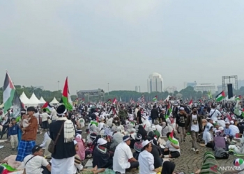 Ribuan Orang Munajat Kubro 212 di Monas, Doakan NKRI dan Palestina