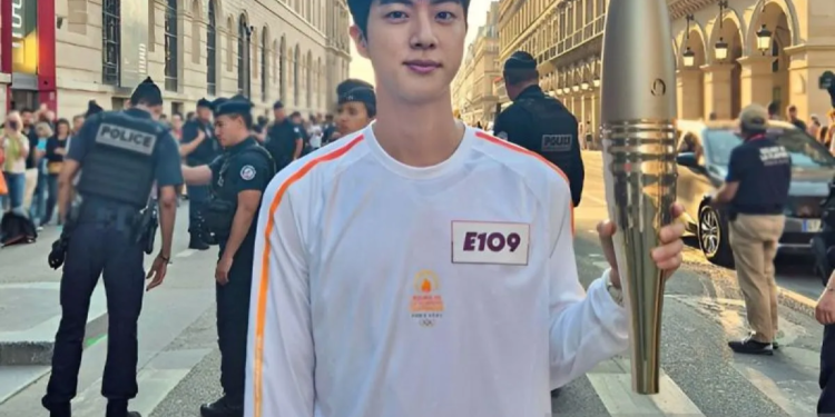 Jin BTS Bawa Obor Olimpiade