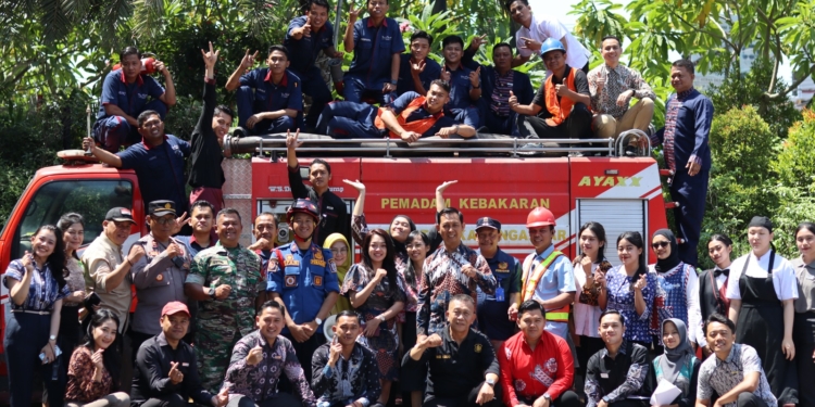 Staff The Alana Hotel & Convention Center Solo tampak antusias saat mengikuti pelatihan.