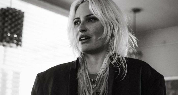 Emily Armstrong Vokalis Baru Linkin Park