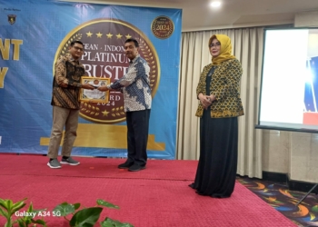 SD Muhammadiyah PK Solo Raih Platinum Trusted Excellent Award 2024