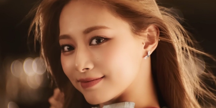 Tzuyu TWICE Akhirnya Resmi Debut Solo Dengan Merilis Lagu Run Away