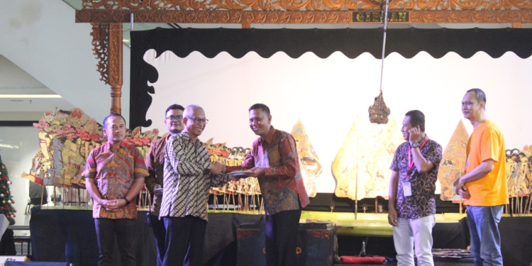 Dalang Cilik ‘Gibran Maheswara’ Meriahkan Puncak 2 Dekade Solo Grand Mall