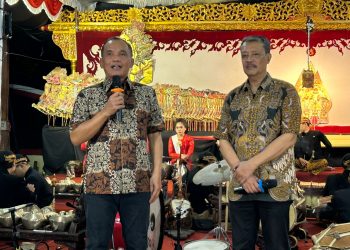 ketua dprd jateng sumanto wayang kulit
